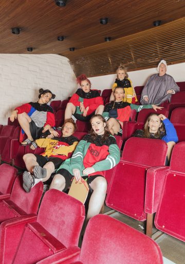 35 jag och några skådespelare.  Bild Liina Aalto-Setälä