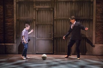 Helsingin Kaupunginteatteri – Kinky Boots – Kuvassa Samuel Vihma ja Kari Mattila – Kuva © Mirka Kleemola