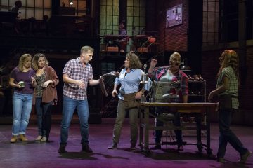 Helsingin Kaupunginteatteri – Kinky Boots – Kuvassa Inka Tiitinen, Laura Alajääski, Petrus Kähkönen, Leenamari Unho, Sanna Saarijärvi, Anna Victoria Eriksson – Kuva © Mirka Kleemola