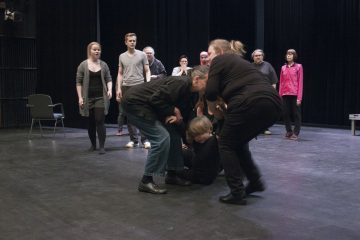 Helsingin Kaupunginteatteri – Suuri hiljaisuus – Hilkat ja Hukat -teatteriryhmä – Kuva © Jasmin Äijö