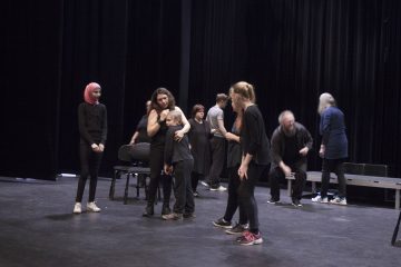 Helsingin Kaupunginteatteri – Suuri hiljaisuus – Hilkat ja Hukat -teatteriryhmä – Kuva © Jasmin Äijö