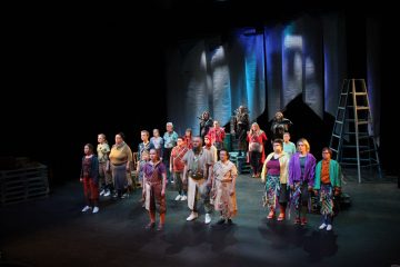 Helsingin Kaupunginteatteri – Pääroolissa Jakomäki – Suuri hiljaisuus – Kuva © Jasmin Äijö