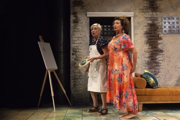 Helsingin Kaupunginteatteri – Pullo cavaa ja aurinkoa – Kuvassa Eija Vilpas ja Heidi Herala– Kuva © Harri Hinkka