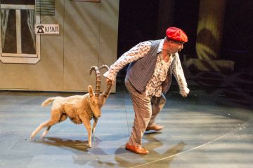 Helsingin Kaupunginteatteri – Herra Puntila ja hänen renkinsä Matti – Kuvassa: Pertti Sveholm – Kuva © Tapio Vanhatalo