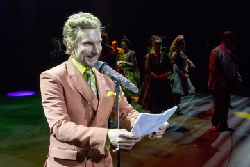 Helsingin Kaupunginteatteri – Herra Puntila ja hänen renkinsä Matti – Kuvassa: Antti Timonen – Kuva © Tapio Vanhatalo