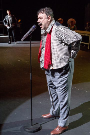 Helsingin Kaupunginteatteri – Herra Puntila ja hänen renkinsä Matti – Kuvassa: Pertti Sveholm – Kuva © Tapio Vanhatalo