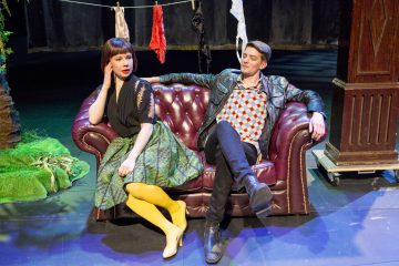 Helsingin Kaupunginteatteri – Herra Puntila ja hänen renkinsä Matti – Kuvassa: Anna-Riikka Rajanen, Antti Peltola – Kuva © Tapio Vanhatalo