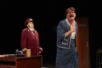 Helsingin Kaupunginteatteri – Syntipukki – Kuvassa Asta Sveholm ja Santeri Kinnunen – Kuva © Tom Röllich