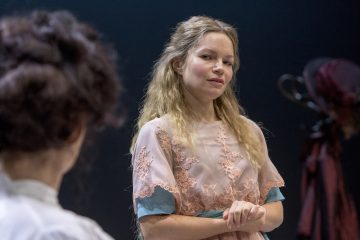 Helsingin Kaupunginteatteri – Nukkekoti, osa 2 – Kuvassa Elina Hietala – Kuva © Tapio Vanhatalo