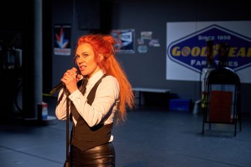 Helsinki Dance Company – Huonosti vartioitu tyttö – Kuvassa Heidi Naakka – Kuva © Marko Mäkinen