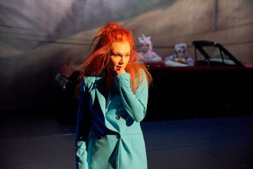 Helsinki Dance Company – Huonosti vartioitu tyttö – Kuvassa Heidi Naakka – Kuva © Marko Mäkinen