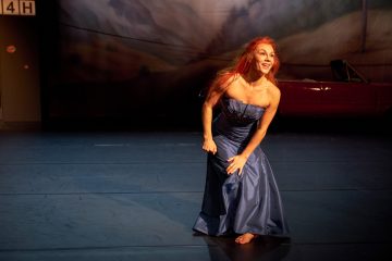 Helsinki Dance Company – Huonosti vartioitu tyttö – Kuvassa Heidi Naakka – Kuva © Marko Mäkinen