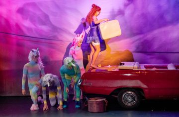 Helsinki Dance Company – Huonosti vartioitu tyttö – Kuvassa Johannes Purovaara,  Mikko Paloniemi, Jyrki Karttunen, Jyrki Kasper, Heidi Naakka – Kuva © Marko Mäkinen