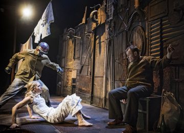 Lilla Teatern – Maria Brauns äktenskap – På bilden Mikko Makkonen, Linda Zilliacus och Niklas Häggblom – Foto © Cata Portin