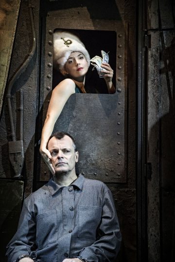 Lilla Teatern – Maria Brauns äktenskap – På bilden Linda Zilliacus och Niklas Häggblom – Foto © Cata Portin