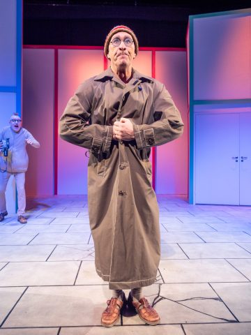 Helsingin Kaupunginteatteri – Fingerpori – Kuvassa  edessä Pekka Huotari, takana Jari Pehkonen – Kuva © Miika Storm