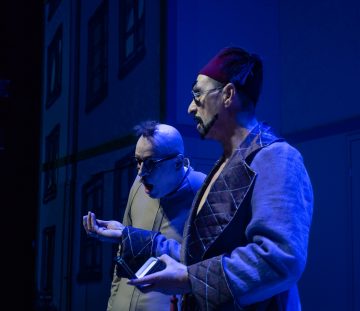 Helsingin Kaupunginteatteri – Fingerpori – Kuvassa  Jari Pehkonen, Pekka Huotari, Leenamari Unho – Kuva © Miika Storm