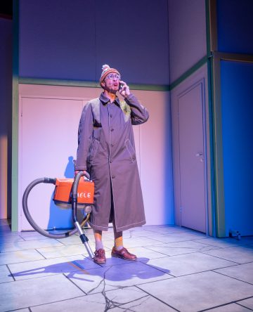 Helsingin Kaupunginteatteri – Fingerpori – Kuvassa  Pekka Huotari – Kuva © Miika Storm