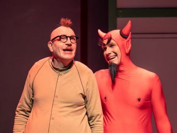 Helsingin Kaupunginteatteri – Fingerpori – Kuvassa Jari Pehkonen, Antti Timonen – Kuva © Miika Storm