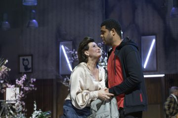 Helsingin Kaupunginteatteri – Kirsikkatarha – Kuvassa Heidi Herala ja Chike Ohanwe – Kuva Stefan Bremer