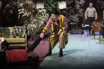 Helsingin Kaupunginteatteri – Kirsikkatarha – Kuvassa Chike Ohanwe, Aino Seppo ja Eero Saarinen – Kuva Stefan Bremer