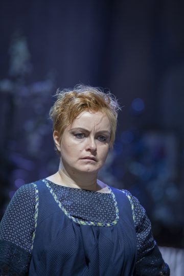 Helsingin Kaupunginteatteri – Kirsikkatarha – Kuvassa Emilia Sinisalo – Kuva Stefan Bremer