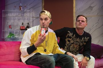 Helsingin Kaupunginteatteri – Comeback – räpätessä roiskuu – Kuvassa Sauli Suonpää ja Peter Kanerva – Kuva © Mirka Kleemola