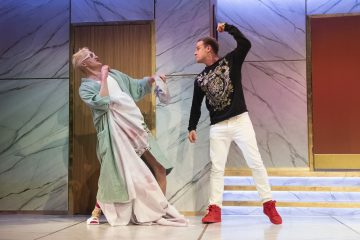 Helsingin Kaupunginteatteri – Comeback – räpätessä roiskuu – Kuvassa Sauli Suonpää ja Peter Kanerva – Kuva © Mirka Kleemola