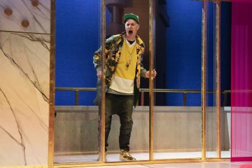 Helsingin Kaupunginteatteri – Comeback – räpätessä roiskuu – Kuvassa Sauli Suonpää – Kuva © Mirka Kleemola