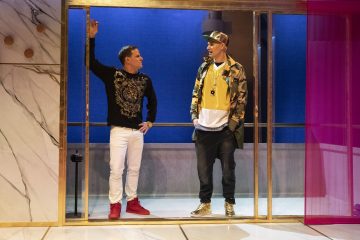 Helsingin Kaupunginteatteri – Comeback – räpätessä roiskuu – Kuvassa Peter Kanerva ja Sauli Suonpää – Kuva © Mirka Kleemola