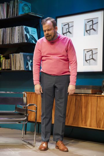 Ens lite lugn i huset – Lilla Teatern – På bilden Max Forsman – Foto Henrik Schütt