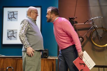 Ens lite lugn i huset – Lilla Teatern – På bilden Sixten Lundberg och Max Forsman – Foto Henrik Schütt