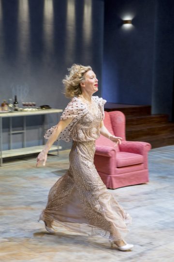 Helsingin Kaupunginteatteri – Pienet ketut – Kuvassa Linda Zilliacus – Kuva © Tapio Vanhatalo