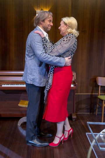 Helsingin Kaupunginteatteri – Risto Kaskilahti, Sari Siikander – Kuva © Tapio Vanhatalo