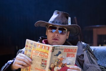 Helsingin Kaupunginteatteri – Riistapolku – Kuvassa Paavo Kinnunen – Kuva © Tapio Vanhatalo