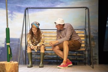 Lilla Teatern – Äktenskapsgrejen – På bilden Oksana Lommi, Joachim Wigelius – Foto Henrik Schütt