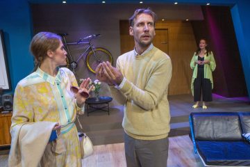 Helsingin Kaupunginteatteri – Täydellinen lauantai – Kuvassa Vappu Nalbantogu, Pekka Strag ja Vuokko Hovatta – Kuva © Tapio Vanhatalo