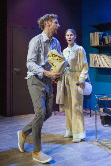 Helsingin Kaupunginteatteri – Täydellinen lauantai – Kuvassa Vappu Nalbantoglu ja Pekka Strag – Kuva © Tapio Vanhatalo