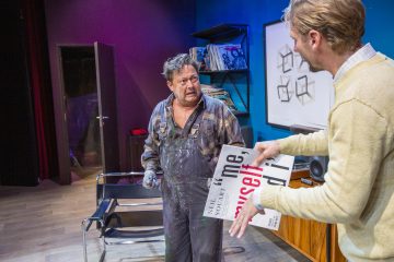 Helsingin Kaupunginteatteri – Täydellinen lauantai – Kuvassa Jouko Klemettilä ja Pekka Strag – Kuva © Tapio Vanhatalo