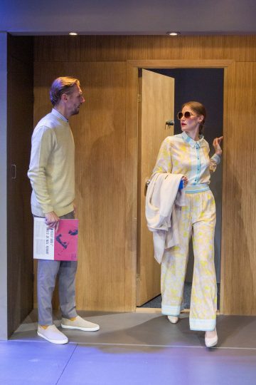 Helsingin Kaupunginteatteri – Täydellinen lauantai – Kuvassa Pekka Strag ja Vappu Nalbantoglu – Kuva © Tapio Vanhatalo