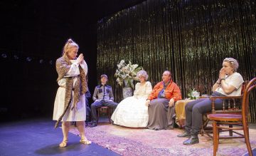 Lilla Teatern – En blick är en blick är en blick – På bilden Emilia Jansson, Antti Saarikallio, Herman Nyby, Emelie Zilliacus – Foto © Patrik Pesonius