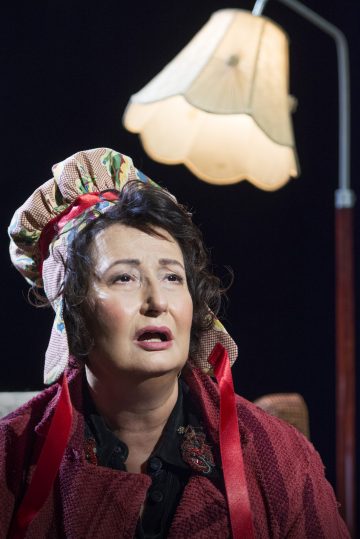 Helsingin Kaupunginteatteri – Everstinna – Kuvassa Heidi Herala – Kuva © Otto-Ville Väätäinen