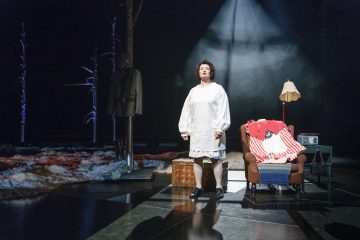 Helsingin Kaupunginteatteri – Everstinna – Kuvassa Heidi Herala – Kuva © Otto-Ville Väätäinen