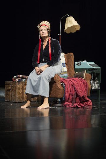 Helsingin Kaupunginteatteri – Everstinna – Kuvassa Heidi Herala – Kuva © Otto-Ville Väätäinen