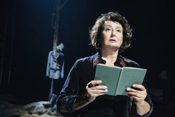 Helsingin Kaupunginteatteri – Everstinna – Kuvassa Heidi Herala – Kuva © Otto-Ville Väätäinen