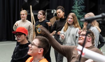 Helsingin Kaupunginteatteri – ShedHelsinki – Metsän joulu – Kuva © Luukas Salin / Rabbit Visuals