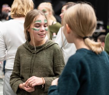 Helsingin Kaupunginteatteri – ShedHelsinki – Metsän joulu – Kuva © Luukas Salin / Rabbit Visuals