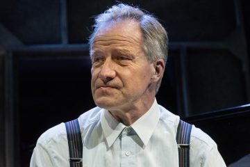 Helsingin Kaupunginteatteri – Mies joka rakasti järjestystä – Kuvassa Taneli Mäkelä – Kuva © Tuomo Manninen