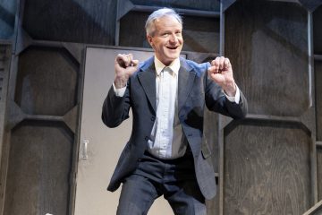 Helsingin Kaupunginteatteri – Mies joka rakasti järjestystä – Kuvassa Taneli Mäkelä – Kuva © Tuomo Manninen