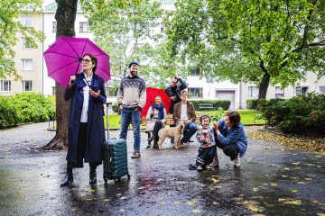 Lilla Teatern – Faktiska händelser – På bilden Birthe Wingren, Alexander Wendelin, Linda Zilliacus, Niklas Häggblom, Joachim Wigelius, Kira-Emmi Pohtokari – Foto © Robert Seger